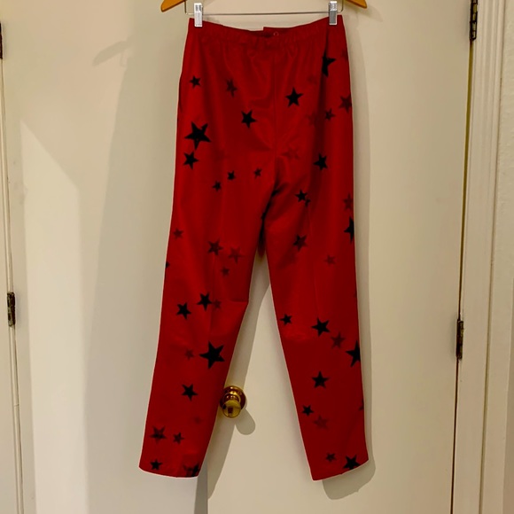 Red pants with black stars, fits like a size 6 - Picture 4 of 15